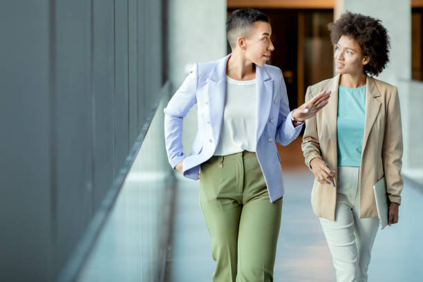istock Making important decisions together to improve their chances at success 1322535701