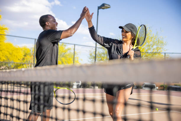 zróżnicowany tenis - mixed doubles zdjęcia i obrazy z banku zdjęć