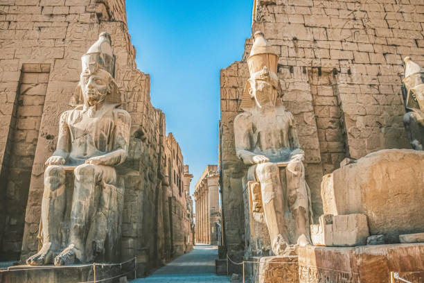 ruines du temple égyptien de karnak, le plus grand musée en plein air de louxor - cairo egyptian museum museum egypt photos et images de collection