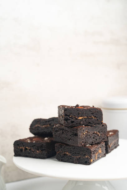 fudgy brownies - fudgy zdjęcia i obrazy z banku zdjęć