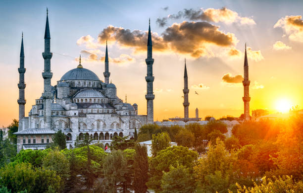 istock Sunset over the Blue Mosque in Istanbul 1322685628