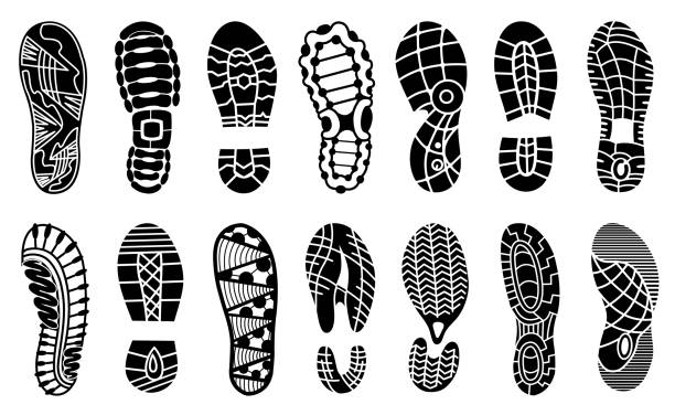 ilustraciones, imágenes clip art, dibujos animados e iconos de stock de colección de huellas de zapatos humanos silueta. juego de suelas de zapatos estampadas. diferentes huellas vectoriales hombres mujeres zapatillas zapatos botas. iconos de pie aislados sobre fondo blanco - suela de zapato
