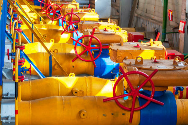 oil, gas industry. gas conditioning equipment and valve armature. the gas pipeline is yellow with additional equipment, pipes and a valve to shut off the gas supply. - old crane blue sky imagens e fotografias de stock