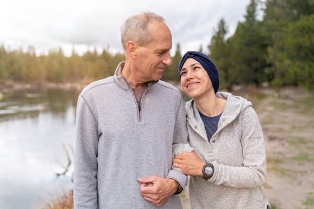 you help me stay strong - senior adult with daughter father imagens e fotografias de stock