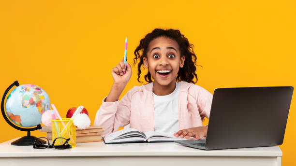 istock Excited black girl has great idea and points up 1322842590
