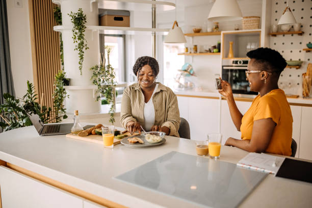 istock Food blogging 1322856081