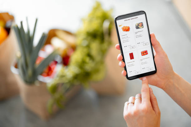 istock Shopping groceries online 1322876590