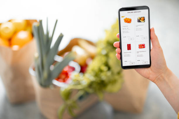 istock Shopping groceries online 1322876612