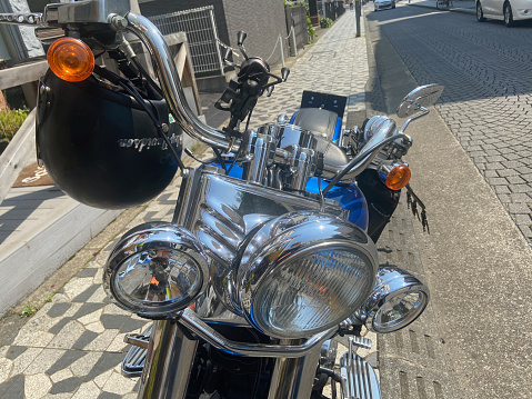A classic American-style large motorcycle seen from the front, shooting record June 10, 2021 Kumegawa Shopping Street, Higashimurayama City, Tokyo, Japan.