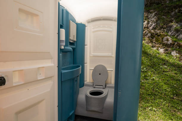 Portable toilet outdoors Convenient outdoor toilet on mountain trail, Ticino, Switzerland portable toilet stock pictures, royalty-free photos & images