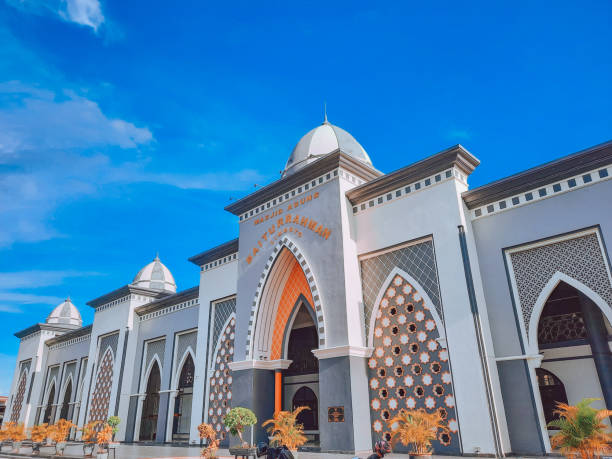 istock Baiturrahman Grand Mosque 1323000954