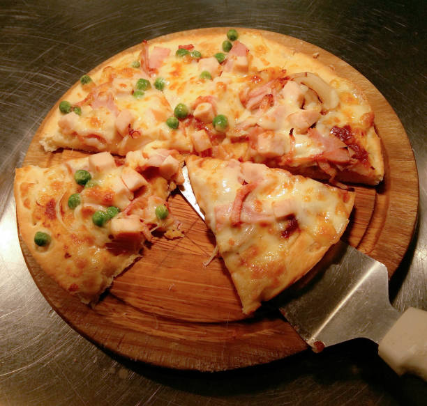 istock Cut into slices delicious fresh pizza 1323013891