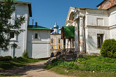 eine-der-ecken-in-der-borisoglebsky-kloster-jaroslawl-region-russland.jpg?b=1&s=170x170&k=20&c=Tym98sv4uYhC0ThrG6TxEL2q5avW-oC5ihdvY85QHtc=