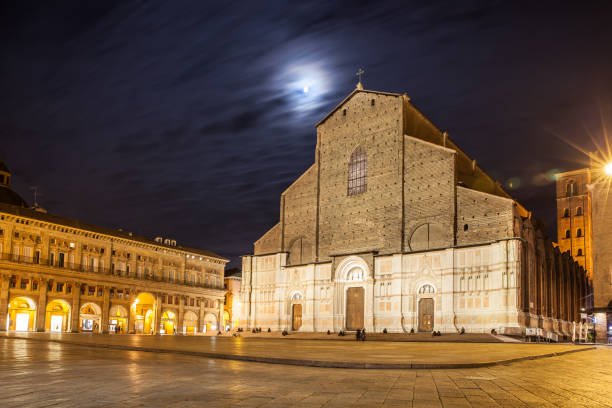 istock San Petronio Basilica and Piazza Maggiore in Bologna 1323064814