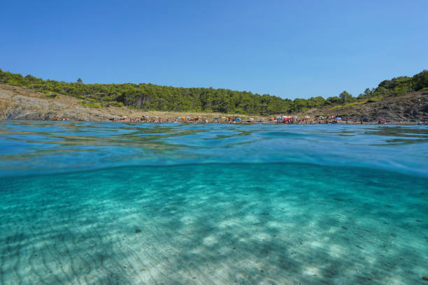 スペインビーチの海岸線砂水中海 - below sea level ストックフォトと画像