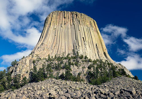 Devils Tower National Monument in Wyoming on a clear day.