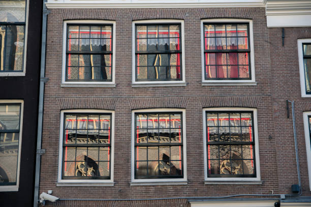 スウイストラート・アムステルダム・ザ��・オランダのレッドライト地区 - sex district ストックフォトと画像
