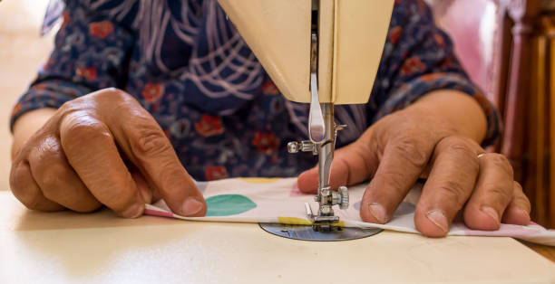 Using Traditional Sewing Machine 1,200+ Traditional Sewing Machines Stock Photos, Pictures & Royalty ...