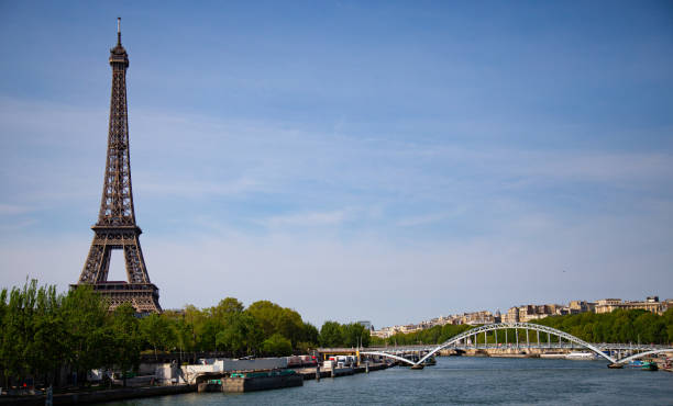 istock The eiffel tower over teh river Seine in Spring 1323175350
