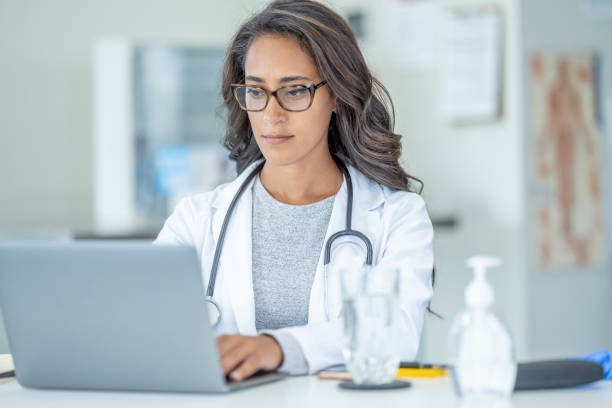 istock Virtual medical meeting 1323225280