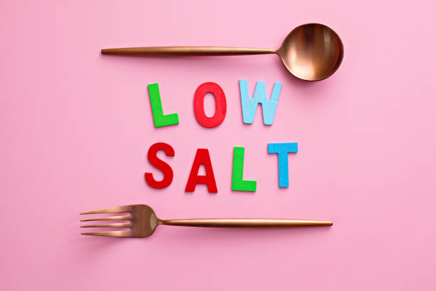 낮은 소금, 다이어트 개념을 제안. - low salt 뉴스 사진 이미지