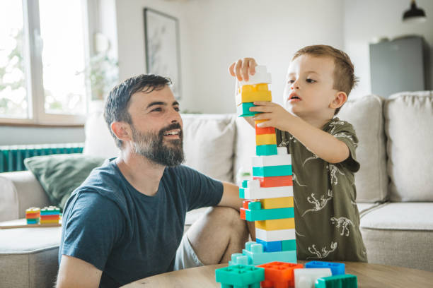 father and son at home - block child play toy imagens e fotografias de stock