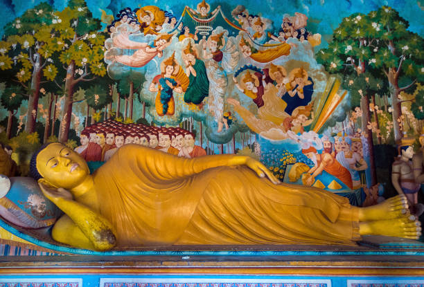 dikwella, tempio buddista wewurukannala vihara - reclining buddha foto e immagini stock