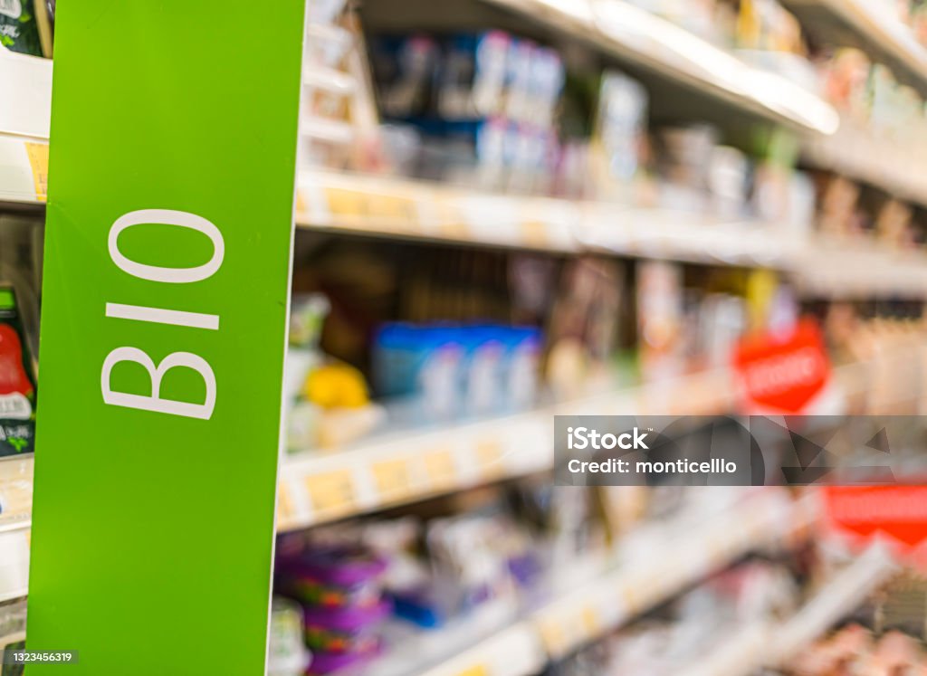 Bio voedselproducten in een supermarkt - Royalty-free Biologie Stockfoto