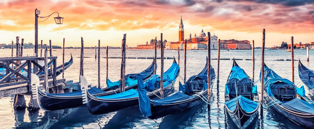 ヴェネツィアの建築 - venice italy grand canal italy sunset ストックフォトと画像