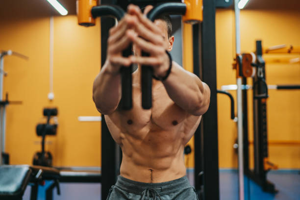 attractive young man exercising in gym - pectoral muscle imagens e fotografias de stock