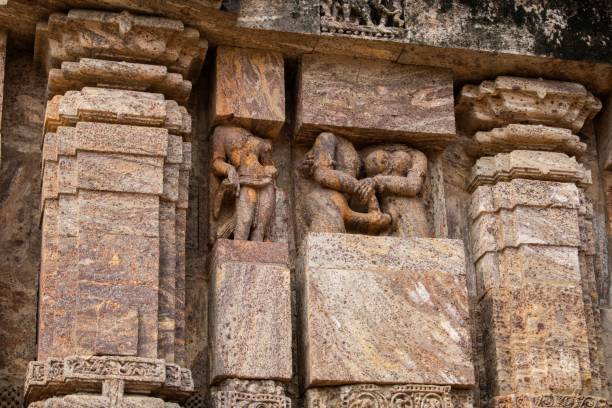 코나크 태양 사원, 오디샤의 벽에 있는 카마수트라 장면 의 클로즈업 - kama sutra temple 뉴스 사진 이미지