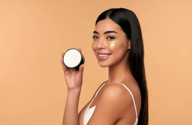 istock Beauty woman on background 1323529014