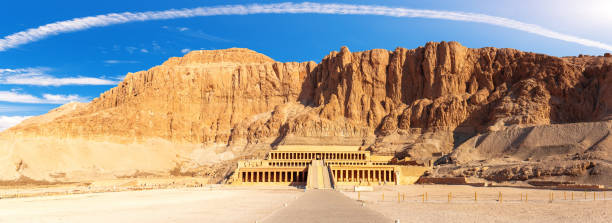 świątynia grobowa hatshepsut widok główny, luksor, górny egipt - luxor africa archaeology architecture zdjęcia i obrazy z banku zdjęć