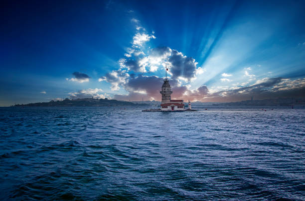 istock Maiden's tower in Istanbul 1323545101