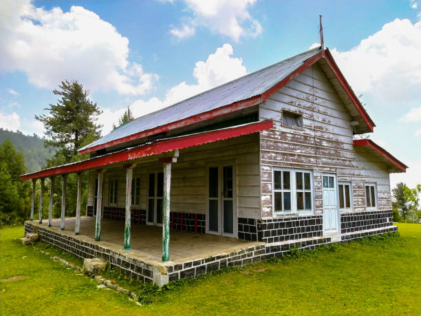 Sattu Bangla Thandiani Victorian style forest guest house located in the lower Himalayas of Pakistan. This colonial era building was used by the British to regulate natural forests abbottabad stock pictures, royalty-free photos & images