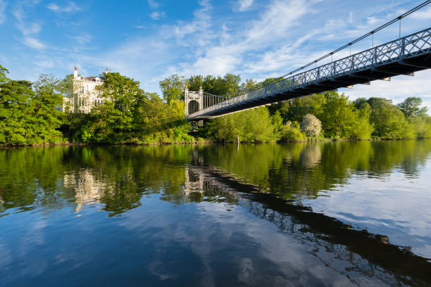 queen's park bridge, river dee, chester, england, uk - chester england dee river suspension bridge bridge imagens e fotografias de stock