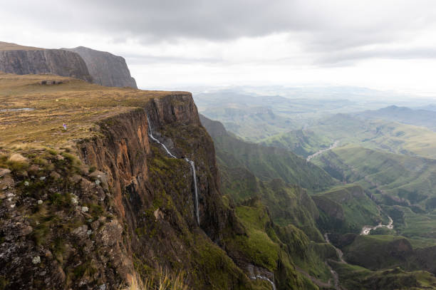 scenic tugela spada w nastrojowej pogodzie - tugela river zdjęcia i obrazy z banku zdjęć