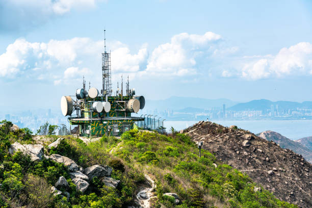 telekomunikacyjna wieża transmisyjna - radar station zdjęcia i obrazy z banku zdjęć