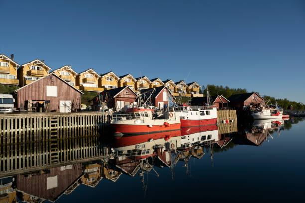 łódź rybacka w: kjerringøy - noway zdjęcia i obrazy z banku zdjęć