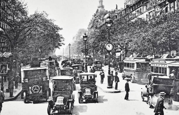 istock Paris, Boulevard des Italiens 1323652560