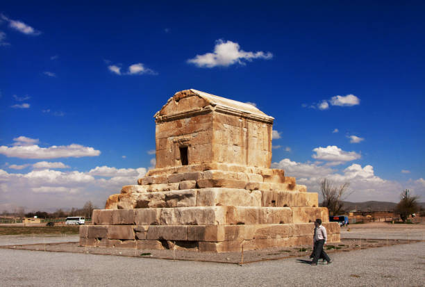 tomb of cyrus the great, pasargadae, fars province, iran. - nouri stockfoto's en -beelden