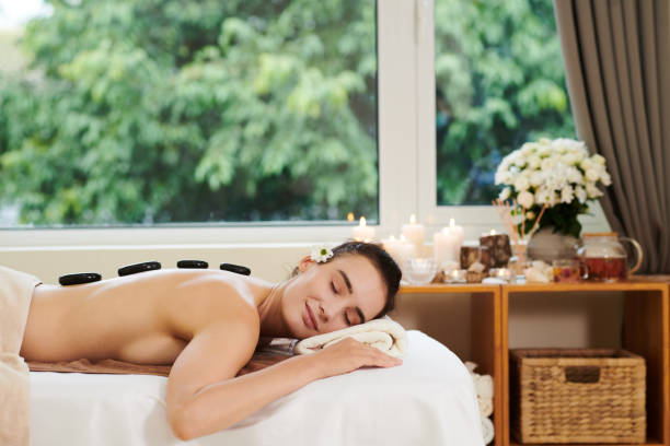 istock Stone therapy in beauty salon 1323658058