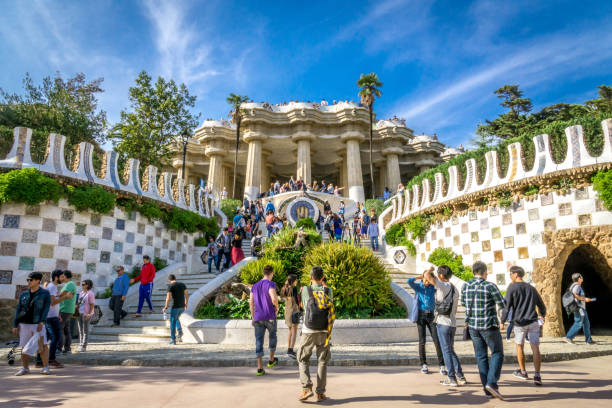 antoni gaudi es park güell barcelona katalonien spanien oktober 2015 - parc guell stock-fotos und bilder