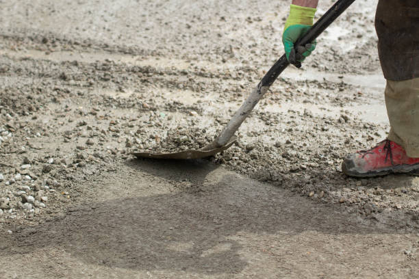 istock Shovel with sand. Throws sand with a shovel. 1323758742