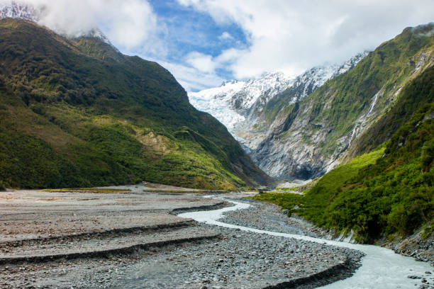 ледник франца-иосифа, новая зеландия - franz josef glacier стоковые фото и изображения