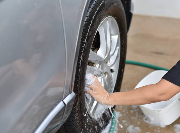 istock Cleaning car alloy wheels 1323803658