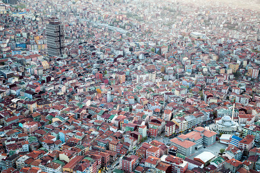 Vista aérea de un rascacielos con edificios en Estambul photo