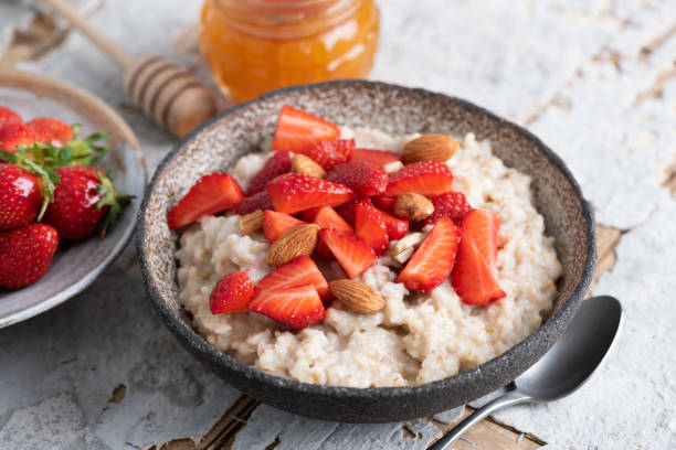 istock Oatmeal porridge with strawberries and almonds 1323841857