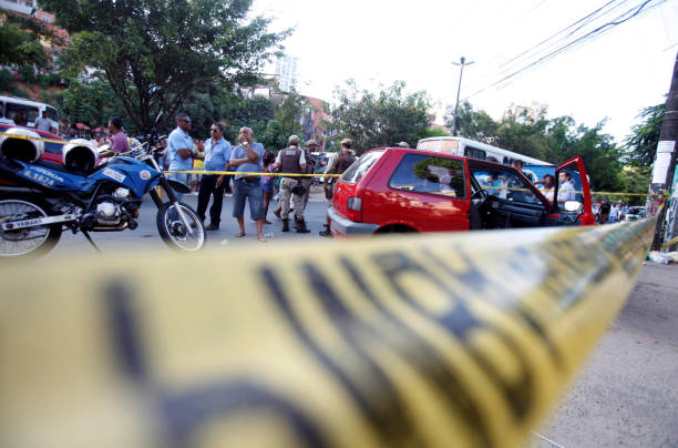 "npolice investigation site salvador, bahia, brazil - october 15, 2015: Agents from the homicide police station and experts carry out an investigation in the place where a man was murdered in the city of Salvador. Missile stock pictures, royalty-free photos & images