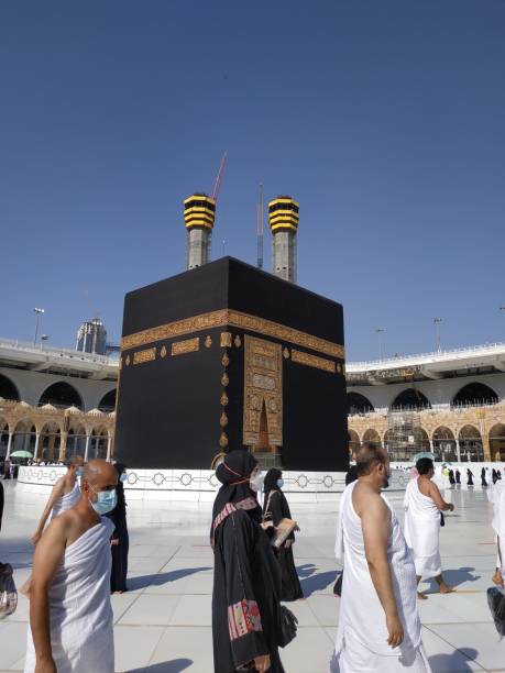 атмосфера умры во время пандемии короны - editorial islam praying arabic style стоковые фото и изображения